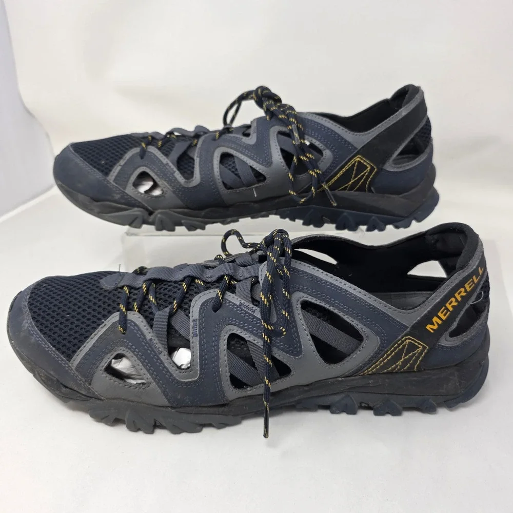 Merrell ships from